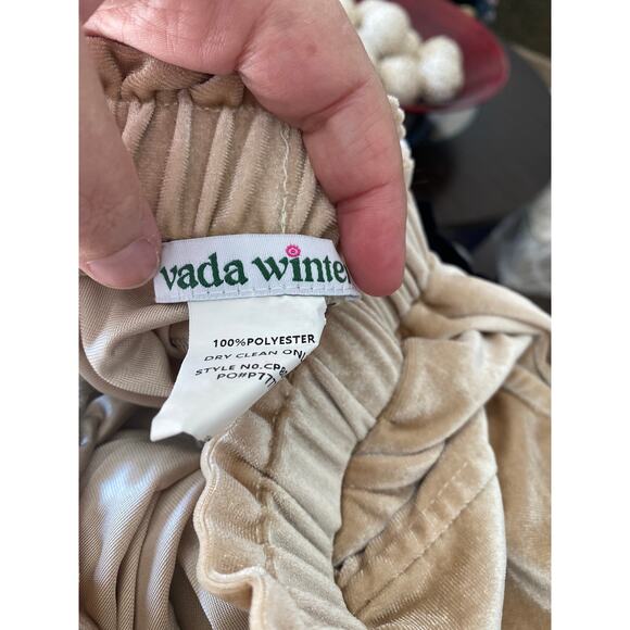 Vada Winter Shorts Velour Shimmer Cream Elastic Waist Pockets Size Small - Picture 4 of 4
